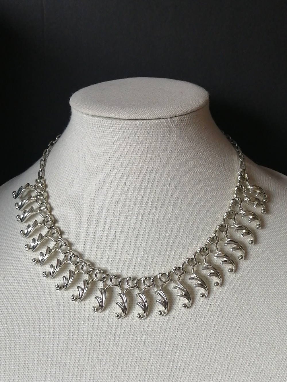 Vintage 1960 Sarah Coventry Silvertone "Fancy Free" Necklace